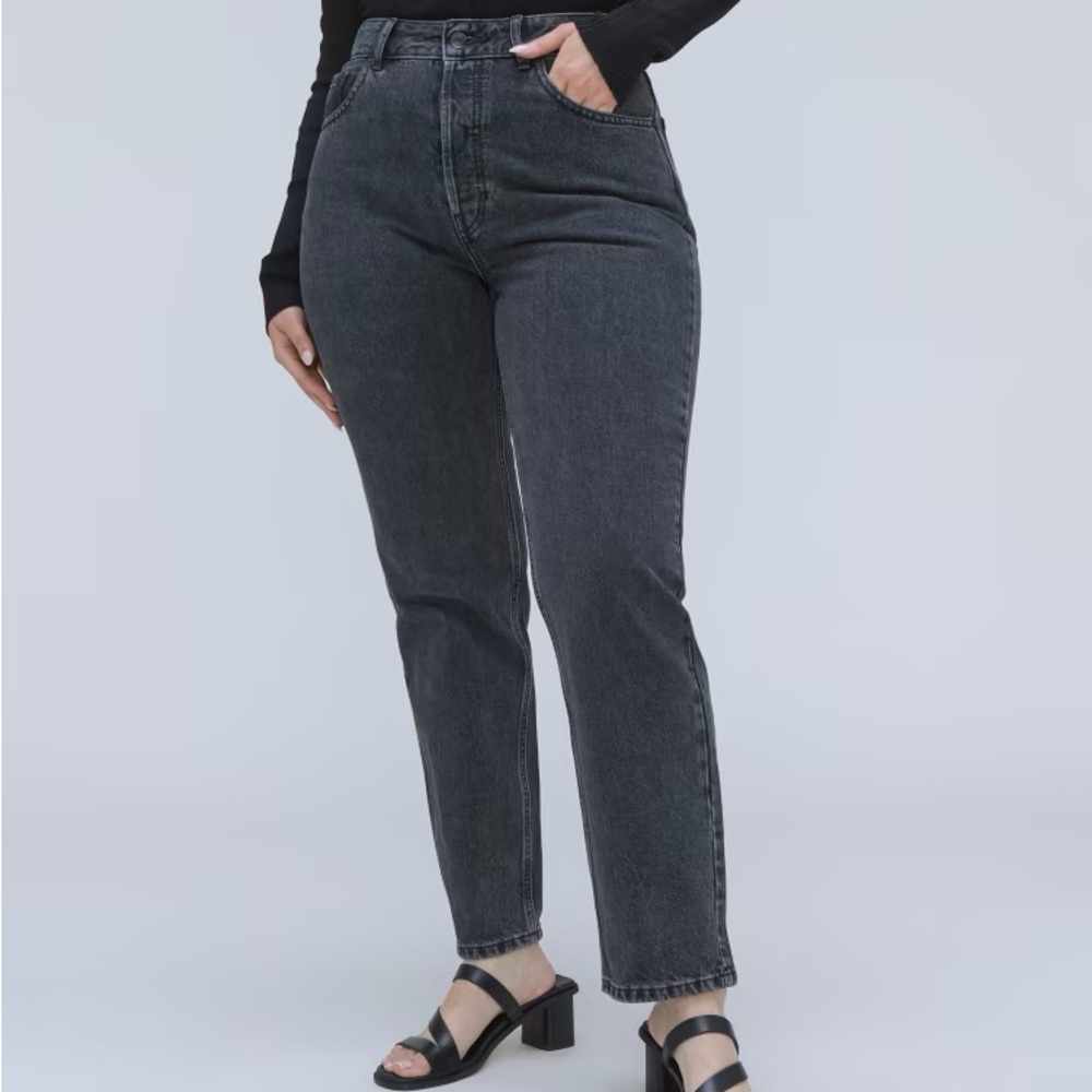 Everlane curvy cheeky 90’s straight jean, size 30, washed black, regular length